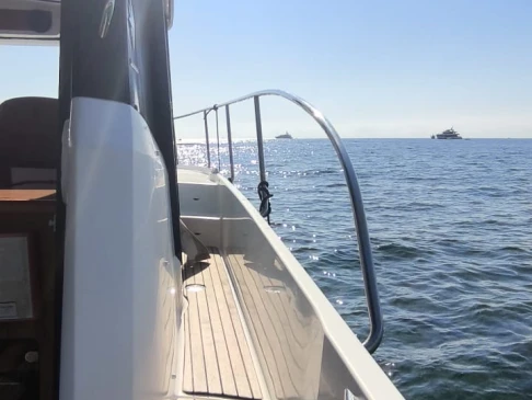 Louer Bateau à moteur avec ou sans skipper Bénéteau à Villefranche-sur-Mer