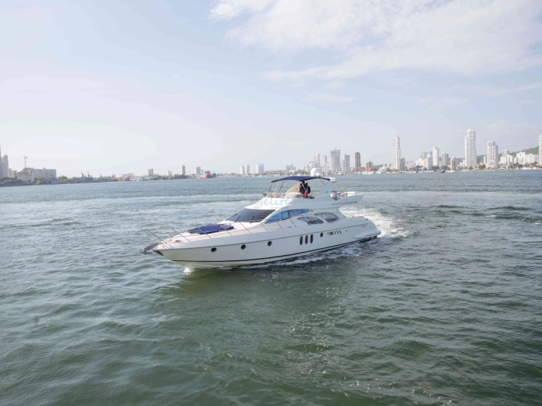 Location Catamaran Custom Made avec permis