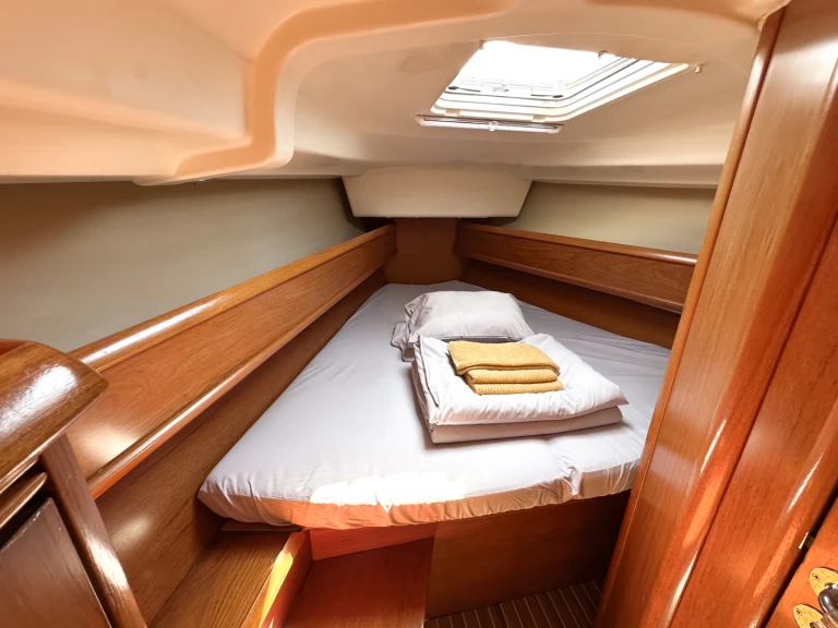 Jeanneau Sun Odyssey 40.3 a louer à Radovići