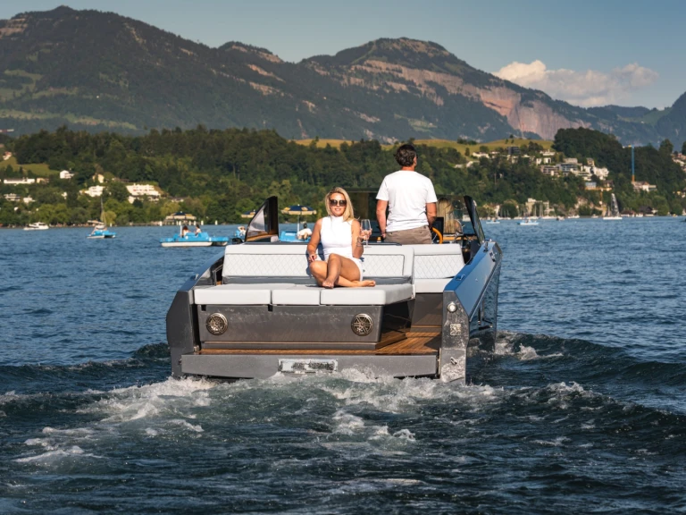 Location Bateau à moteur GANZ Boats avec permis
