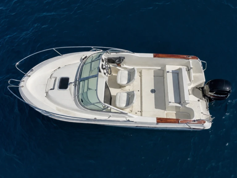 Location bateau Jeanneau Cap Camarat 615 WA à Martigues sur Samboat