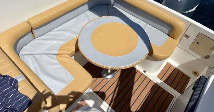Bateau à moteur à louer à Antibes au meilleur prix