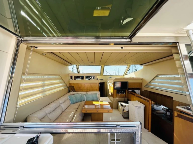 Location bateau Ferretti Altura 45 Fly à Saint-Raphaël sur Samboat