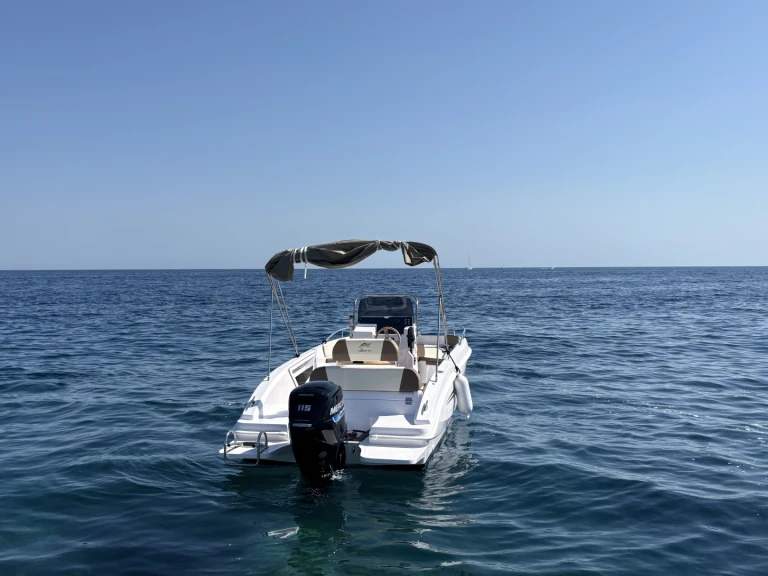 Louer Semi-rigide avec ou sans skipper Rib à Palamós