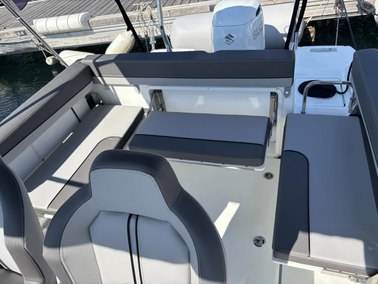 Bateau à moteur à louer à France au meilleur prix