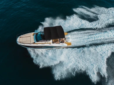 Hire Motorboat Quicksilver with a boat licence