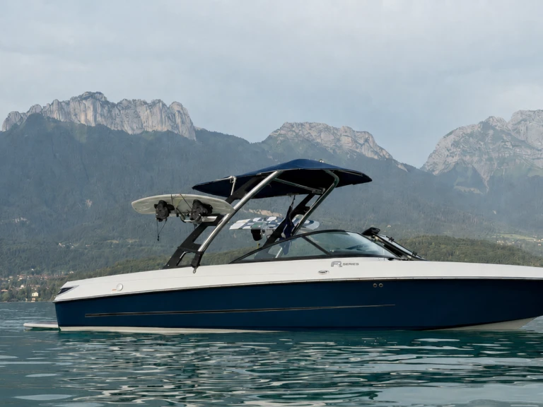 Malibu Wakesetter a louer à Angon