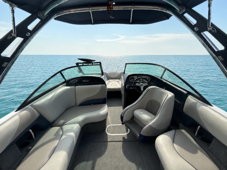 Bateau à moteur à louer à Angon au meilleur prix