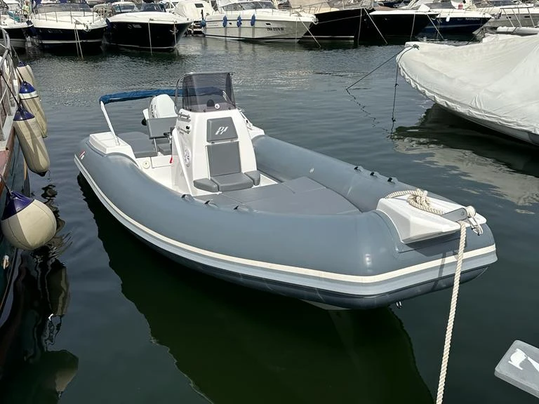 Location Semi-rigide Panamera Yacht avec permis