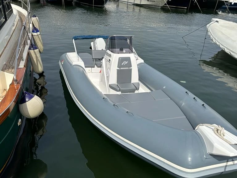 Panamera Yacht PY60 a louer à Porto di Mergellina