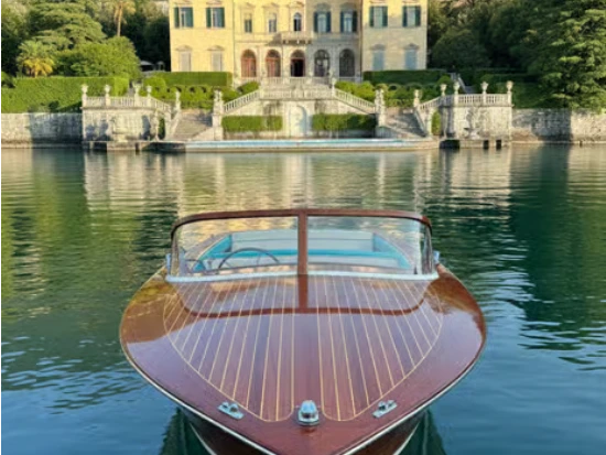 Louer Bateau à moteur avec ou sans skipper Marinello à Côme (Ville)