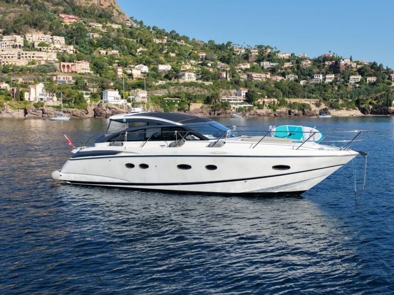Louez un Princess Princess V42 à Villeneuve-Loubet