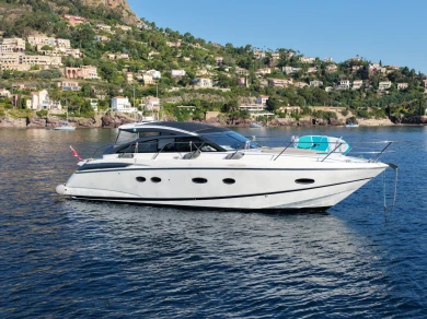 Huur een Princess Princess V42 in Villeneuve-Loubet