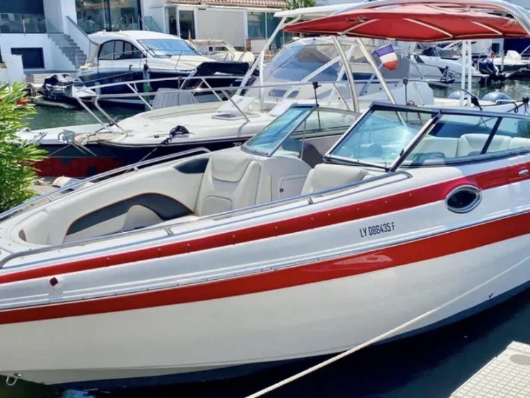 Bateau à moteur à louer à Empuriabrava au meilleur prix