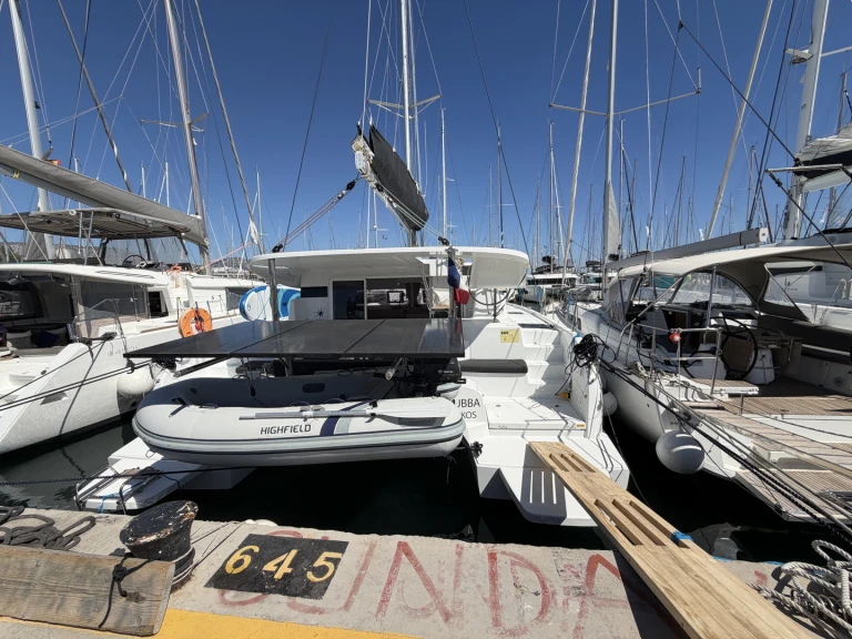 Catamaran à louer à Álimos au meilleur prix