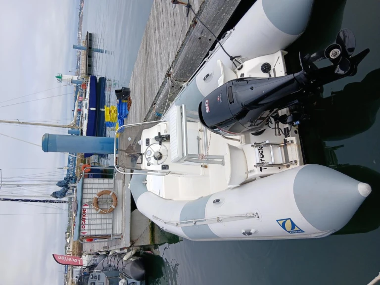 Louer Semi-rigide avec ou sans skipper Zodiac à Port-Louis