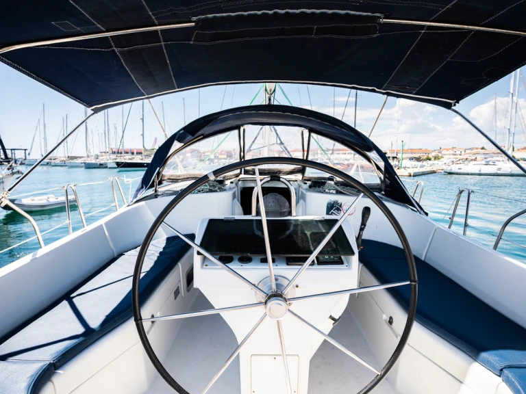Location bateau Bénéteau Oceanis 411 Clipper à Pirovac sur Samboat