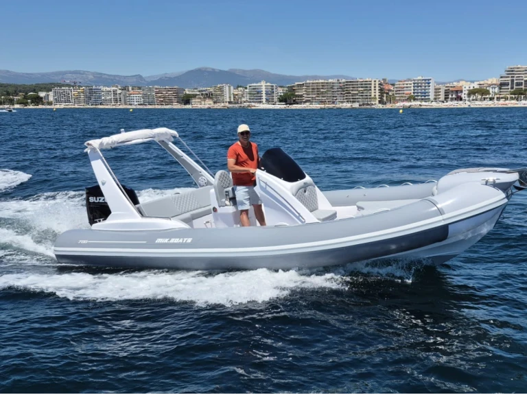 Location bateau Juan-les-Pins pas cher mik 700