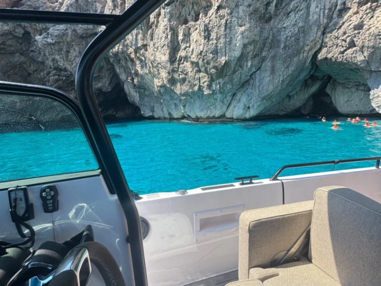 Louer Bateau à moteur avec ou sans skipper Axopar à Can Picafort