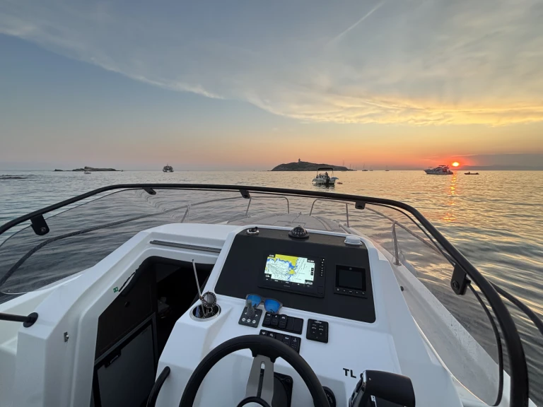 Location bateau Bénéteau Flyer 8 SUNdeck à Sanary-sur-Mer sur Samboat