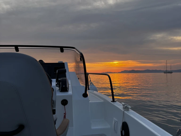 Louer Bateau à moteur avec ou sans skipper Bénéteau à Sanary-sur-Mer
