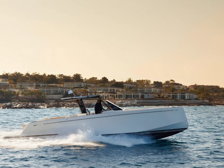 Bateau à moteur à louer à Glyfáda au meilleur prix