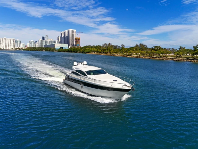 Location Yacht Pershing avec permis
