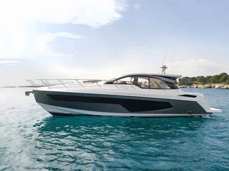 Location Bateau à moteur Azimut avec permis