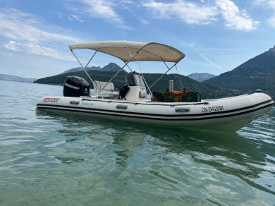 Huur RIB met of zonder schipper Valiant in France