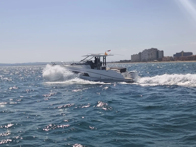 Jeanneau Cap Camarat 10.5 WA a louer à Empuriabrava