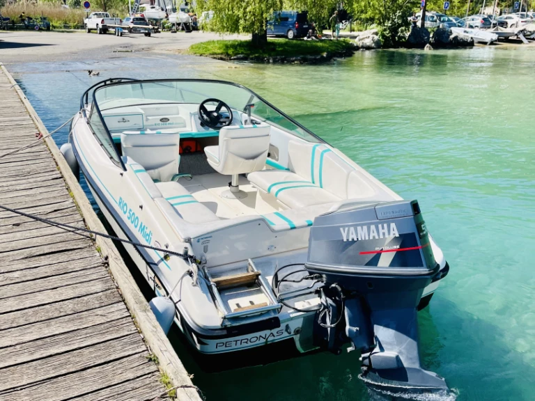 Bateau à moteur à louer à Sevrier au meilleur prix