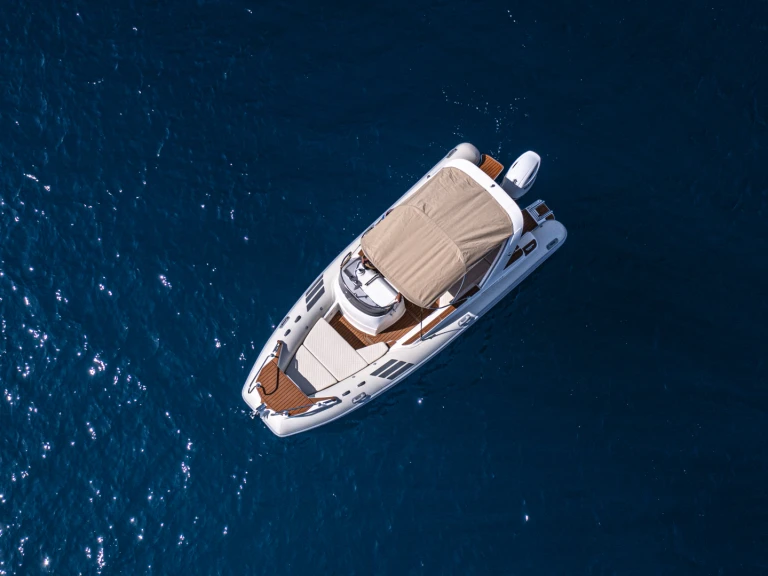 Louez un Aquamax B 23 F à Hvar