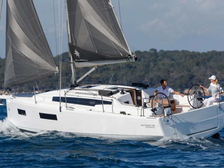 Jeanneau Sun oddysey 350 a louer à Marina deportiva de Menorca