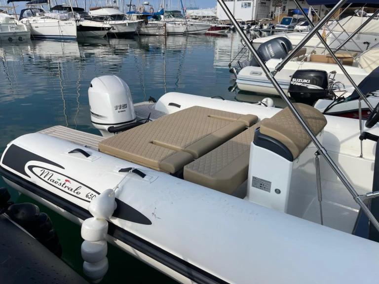 Louer Semi-rigide avec ou sans skipper Maestrale à Port Balís