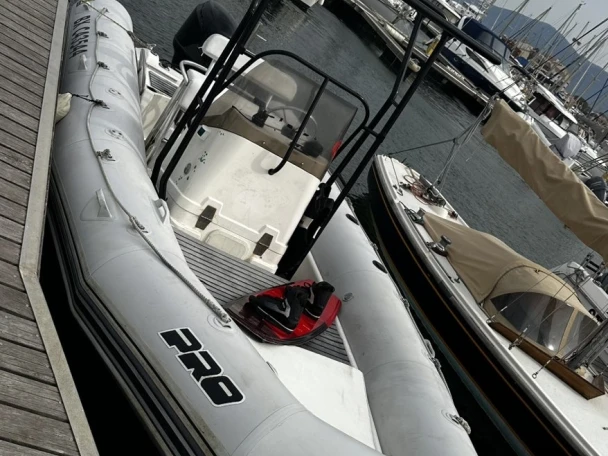 Location bateau Zodiac Pro 650 à Saint-Cyprien sur Samboat