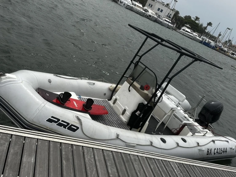 Louer Semi-rigide avec ou sans skipper Zodiac à Saint-Cyprien