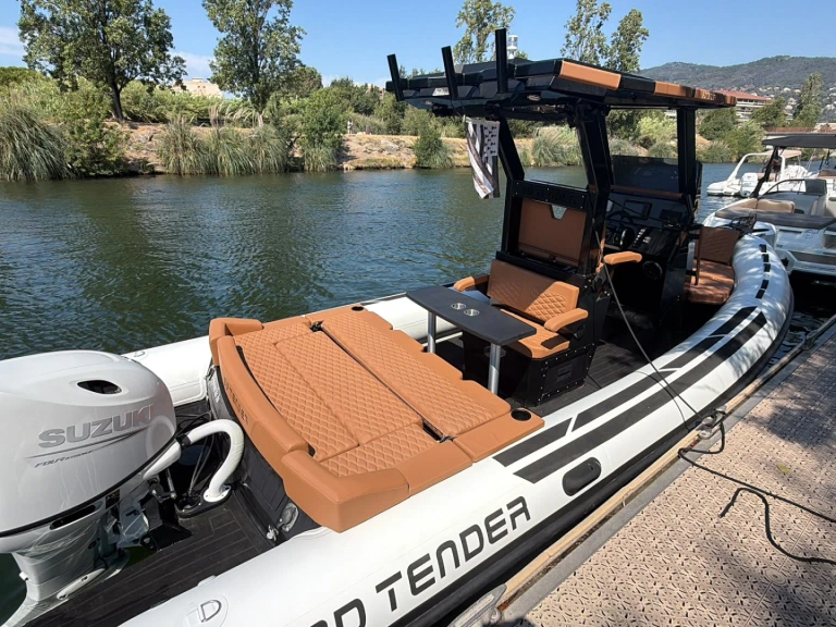 Louer Semi-rigide avec ou sans skipper 3D Tender à Mandelieu-la-Napoule