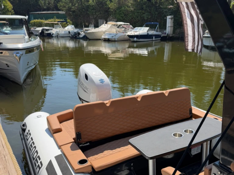 Location Semi-rigide 3D Tender avec permis