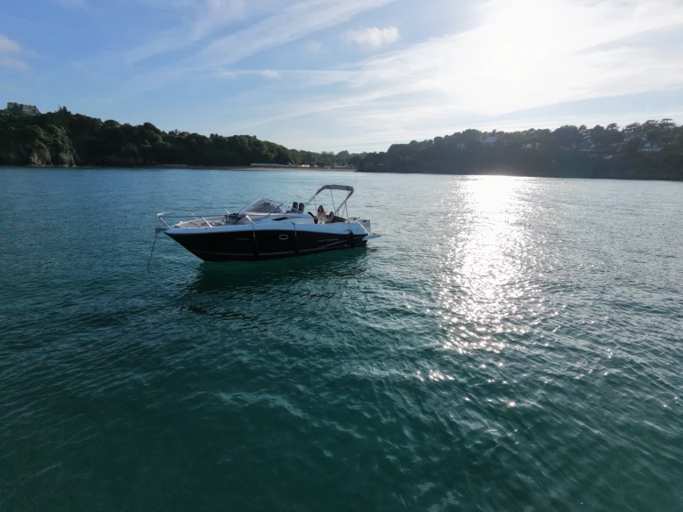 Location bateau Saint-Quay-Portrieux pas cher Cap Camarat 8.5 WA