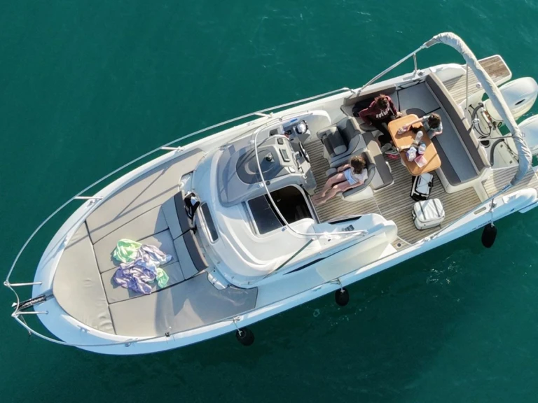 Louer Bateau à moteur avec ou sans skipper Jeanneau à Saint-Quay-Portrieux