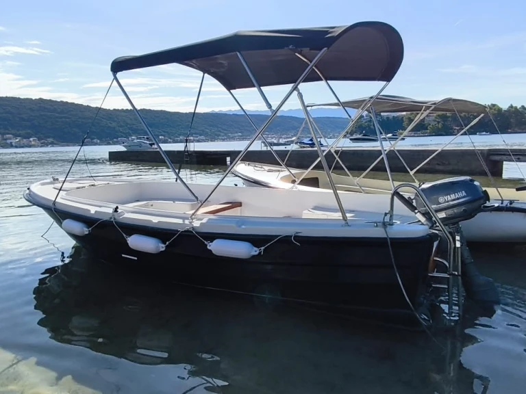 Location Bateau à moteur Adria 500 avec permis