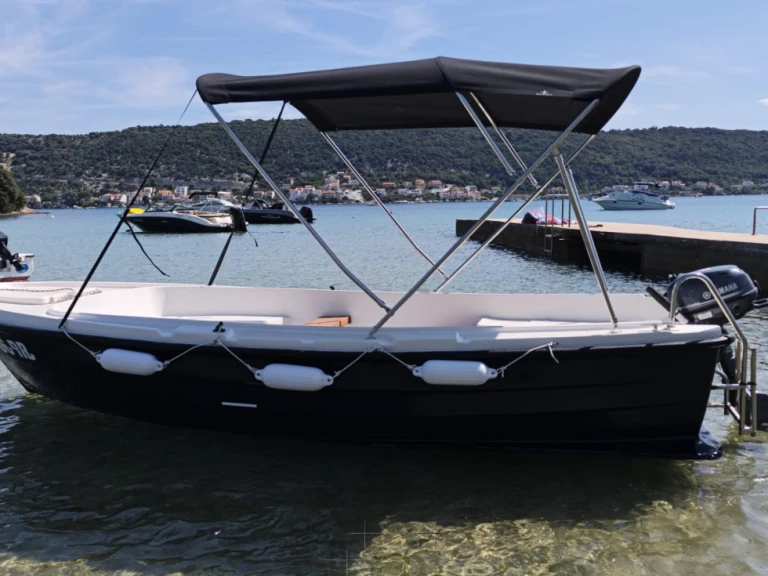 Bateau à moteur à louer à Supetarska Draga au meilleur prix