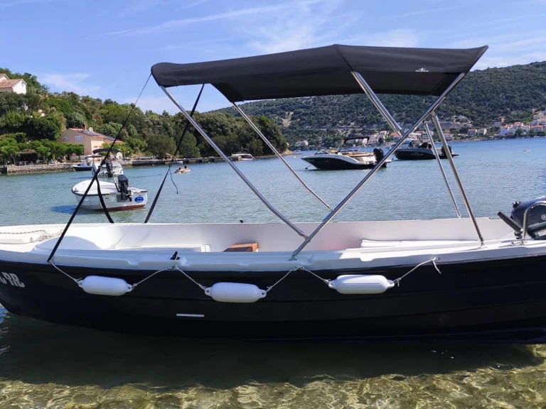Adria 500 Open a louer à Supetarska Draga