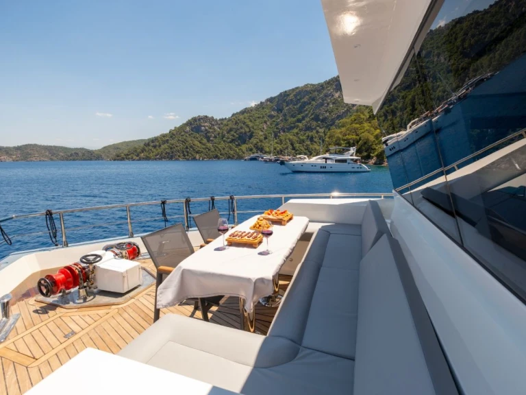 Louer Bateau à moteur avec ou sans skipper Custom Made à Göcek