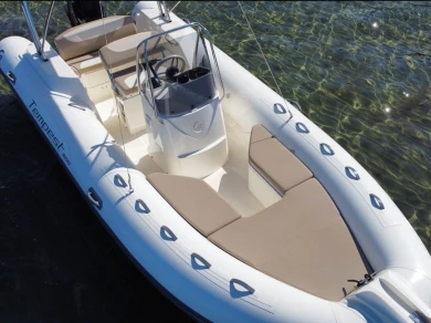 Hire RIB Capelli with a boat licence