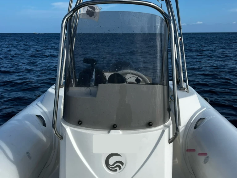 Semi-rigide à louer à Porto-Vecchio au meilleur prix