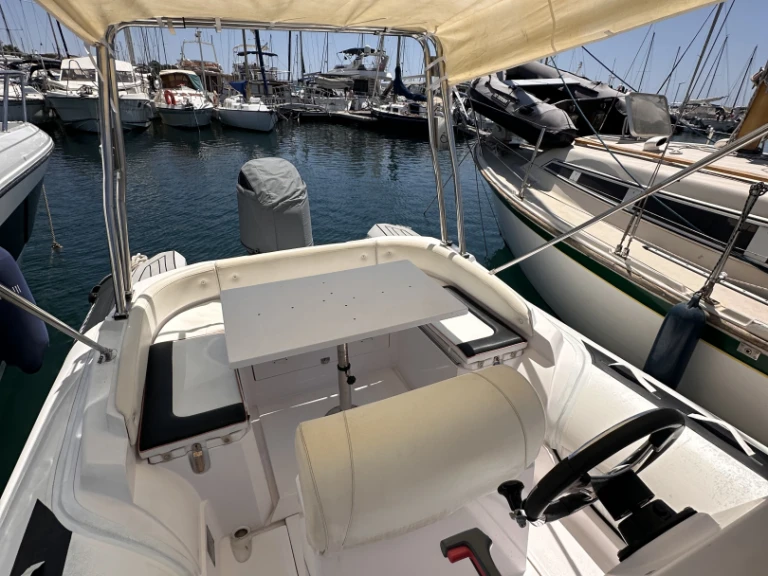 Louer Semi-rigide avec ou sans skipper Selva à Saint-Raphaël