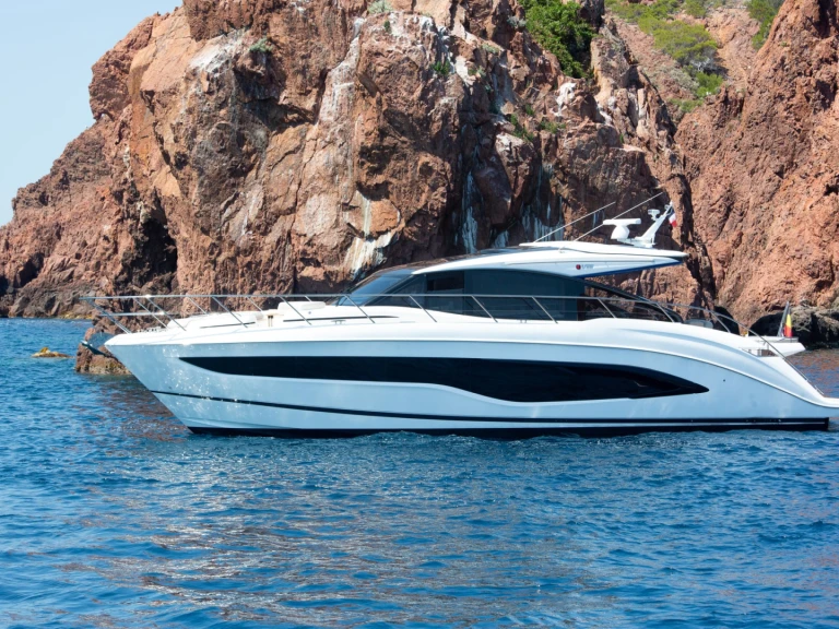 Louer Bateau à moteur avec ou sans skipper Princess à Cannes