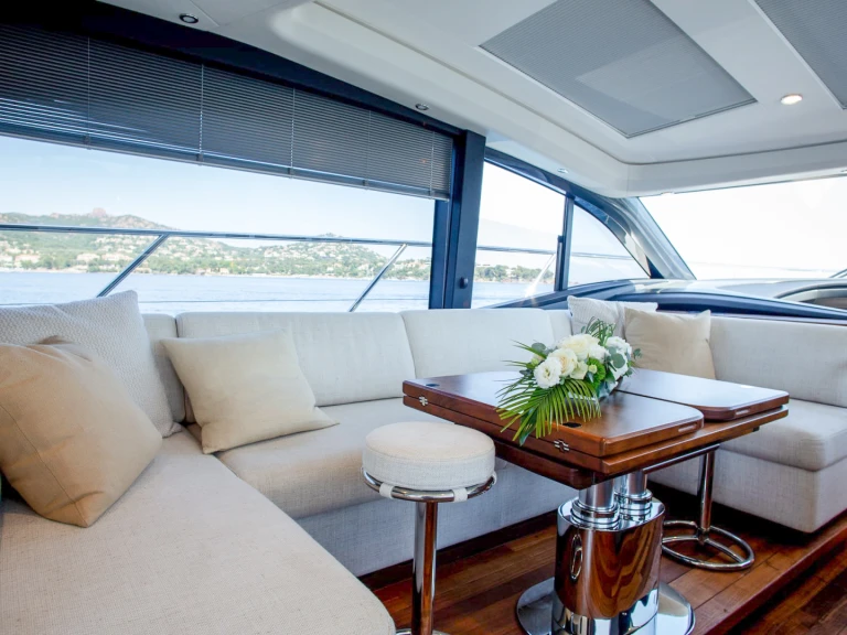 Location Bateau à moteur Princess avec permis