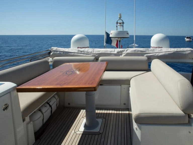 Prestige Yachts 630s a louer à Saint-Raphaël
